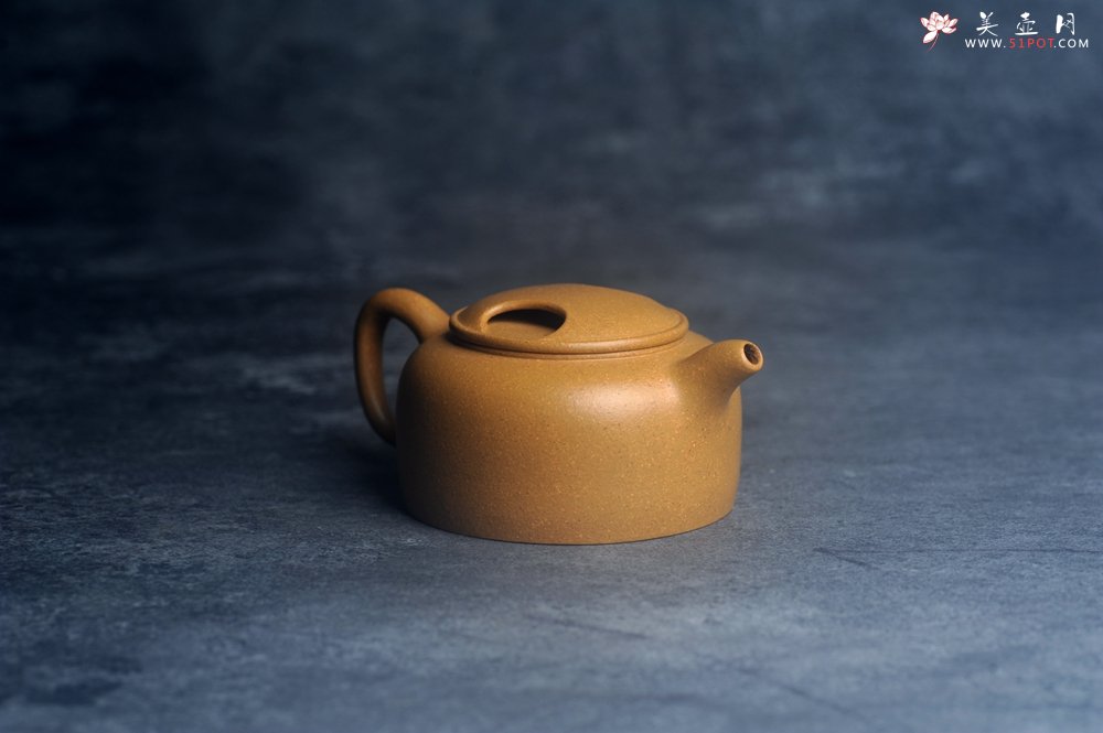 紫砂壶图片：美壶特惠 特好黄金段泥牛盖壶 茶人醉爱 - 美壶网