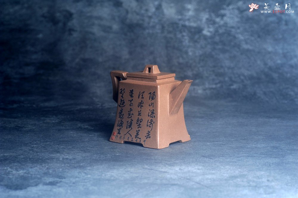 紫砂壶图片：美壶特惠 特好老段泥方钟壶 泥绘山水特文气 - 美壶网