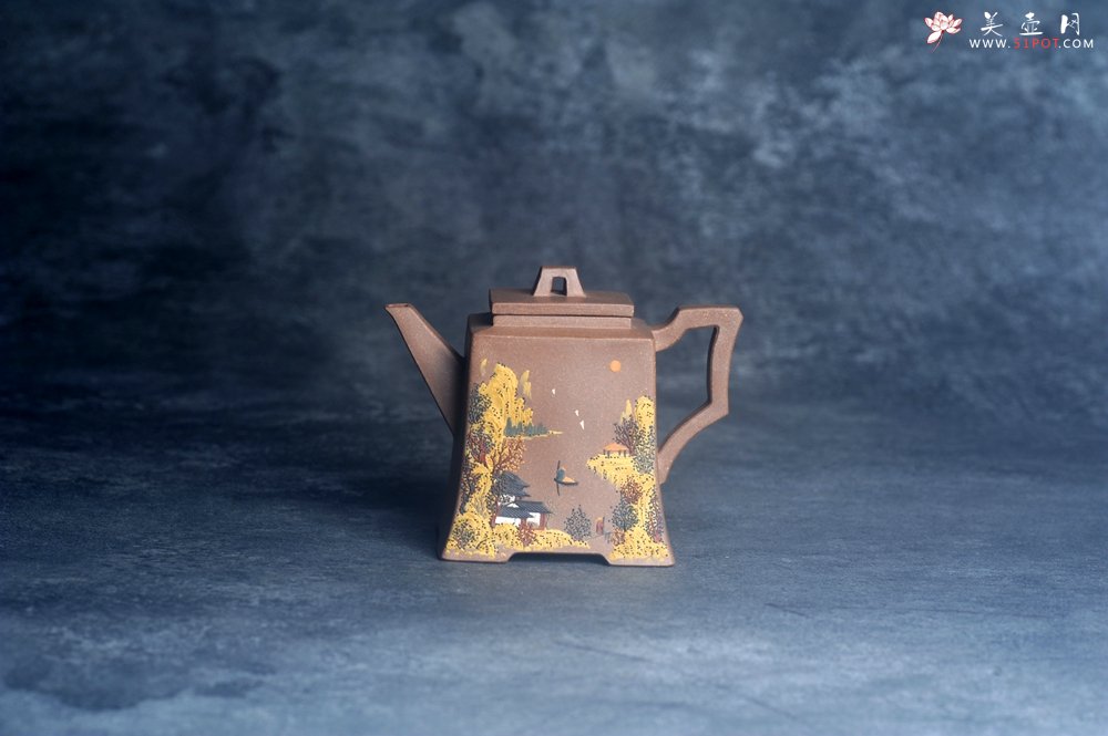 紫砂壶图片：美壶特惠 特好老段泥方钟壶 泥绘山水特文气 - 美壶网