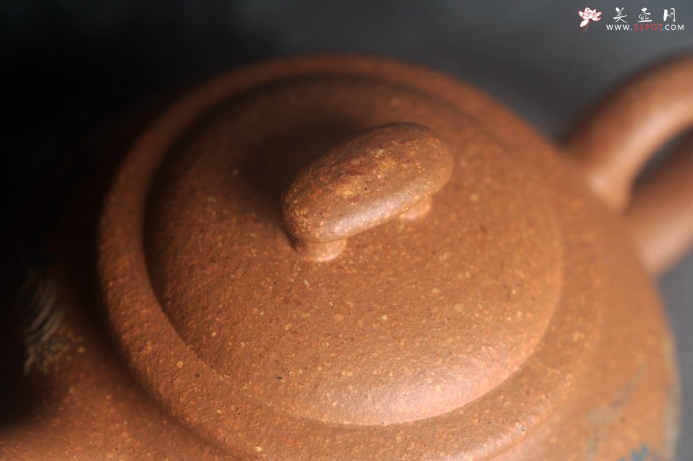 紫砂壶图片：美壶特惠 优质粗砂降坡泥桥钮合欢紫砂壶 泥绘山水 特文气 - 美壶网