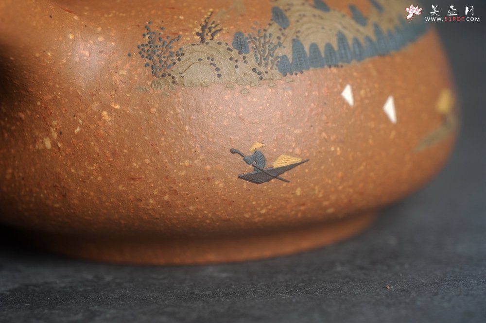 紫砂壶图片：美壶特惠 优质粗砂降坡泥桥钮合欢紫砂壶 泥绘山水 特文气 - 美壶网