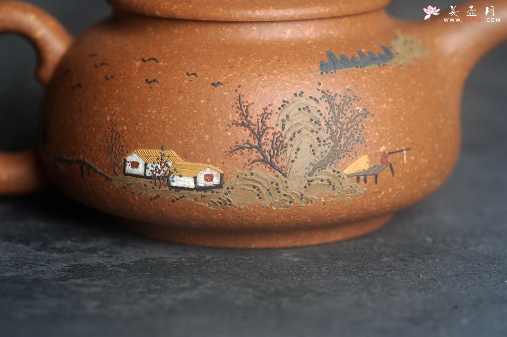 紫砂壶图片：美壶特惠 优质粗砂降坡泥桥钮合欢紫砂壶 泥绘山水 特文气 - 美壶网