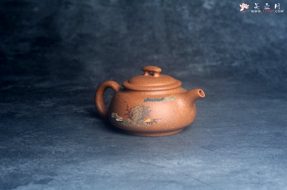 紫砂壶图片：美壶特惠 优质粗砂降坡泥桥钮合欢紫砂壶 泥绘山水 特文气 - 美壶网