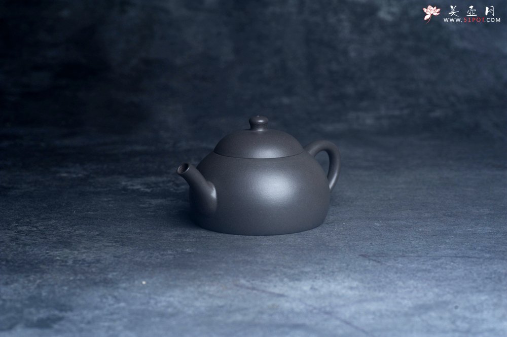 紫砂壶图片：美壶特惠 特好大水潭天青泥精工薄胎半月壶 - 美壶网