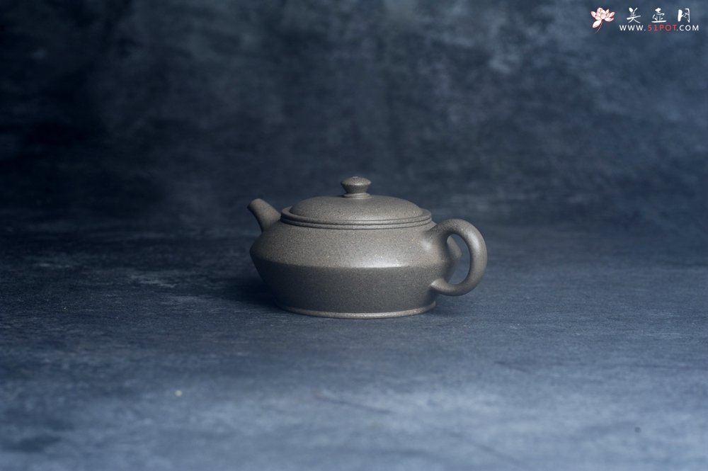 紫砂壶图片：美壶特惠 特好芝麻绿泥小虚扁壶 茶人醉爱 - 美壶网