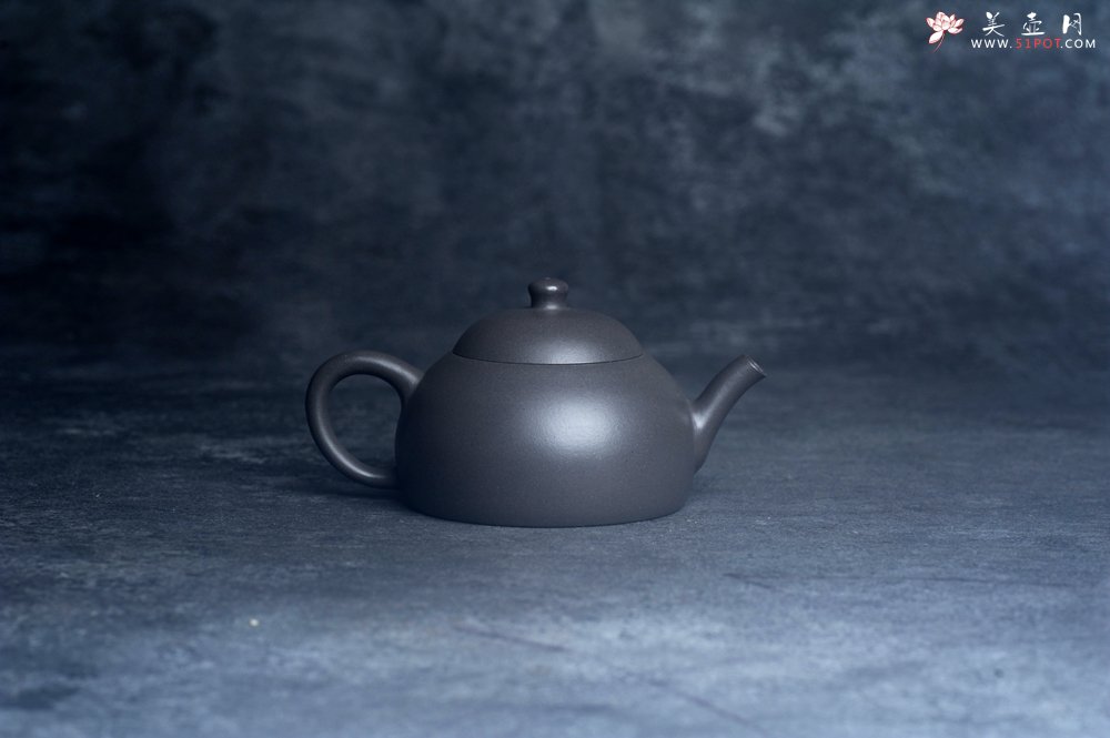 紫砂壶图片：美壶特惠 特好大水潭天青泥精工薄胎半月壶 - 美壶网