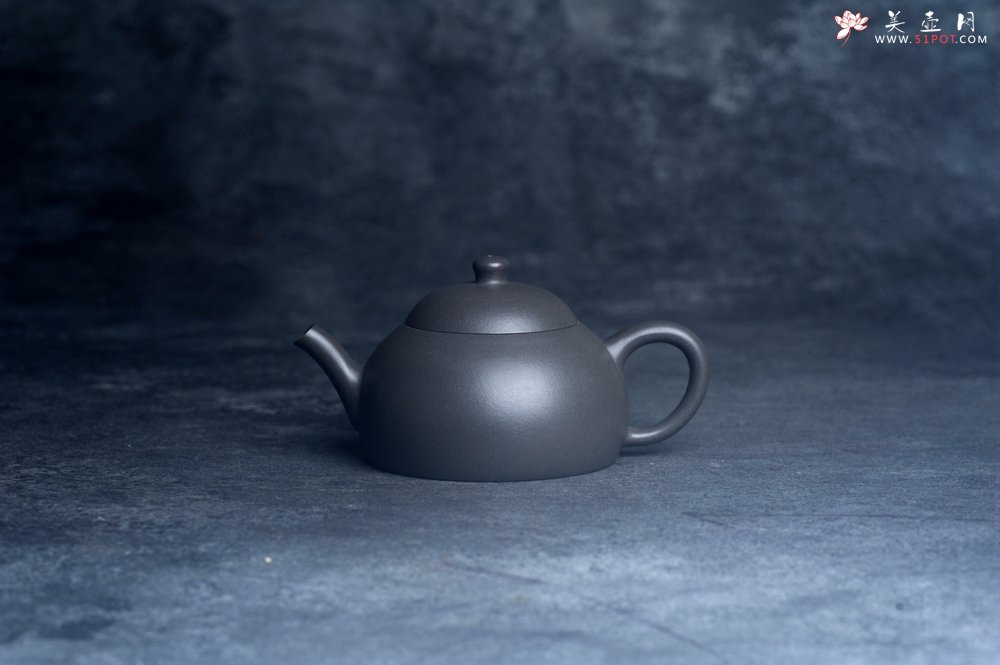 紫砂壶图片：美壶特惠 特好大水潭天青泥精工薄胎半月壶 - 美壶网