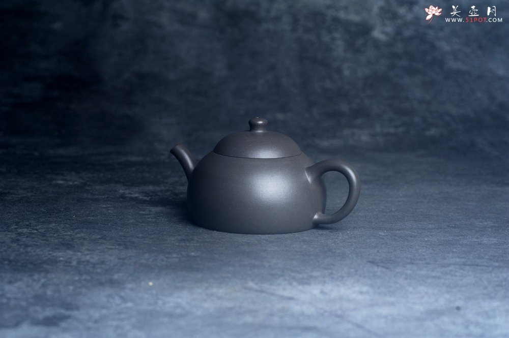 紫砂壶图片：美壶特惠 特好大水潭天青泥精工薄胎半月壶 - 美壶网
