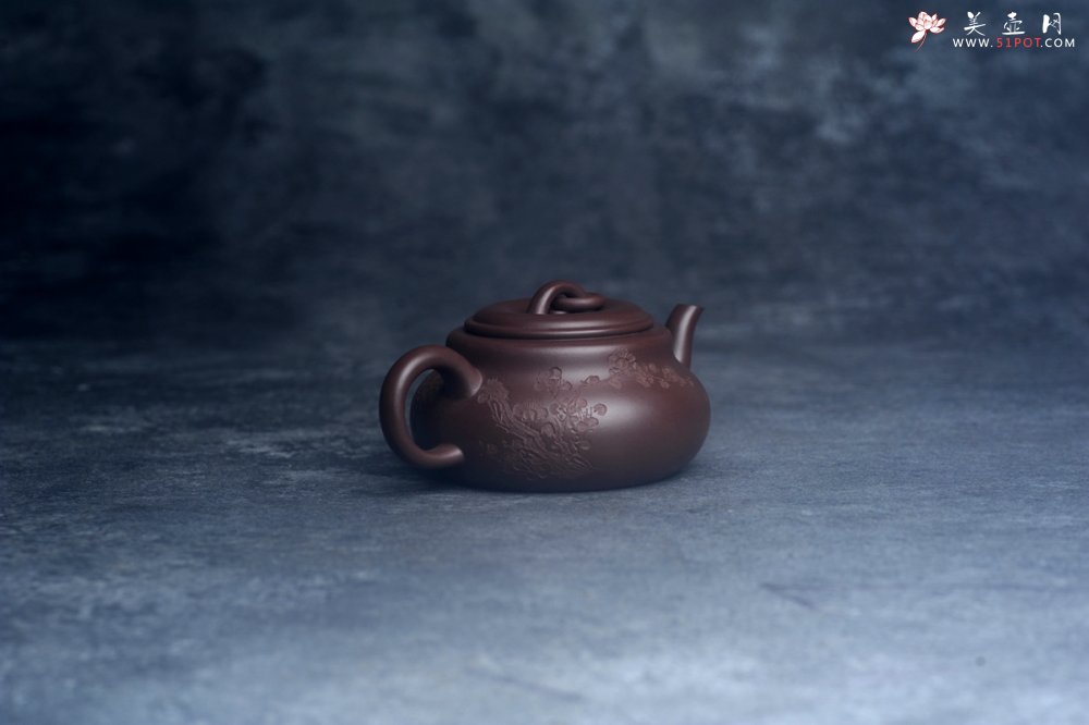 紫砂壶图片：美壶特惠 特好老紫泥墨梅壶 茶人醉爱 - 美壶网