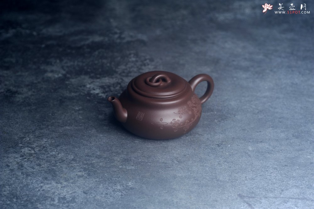 紫砂壶图片：美壶特惠 特好老紫泥墨梅壶 茶人醉爱 - 美壶网