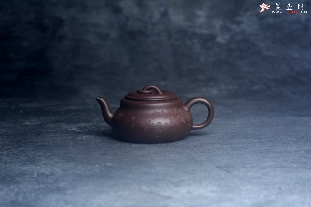 紫砂壶图片：美壶特惠 特好老紫泥墨梅壶 茶人醉爱 - 美壶网