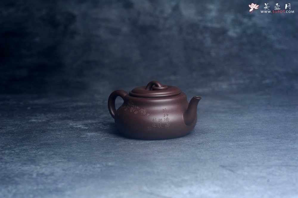 紫砂壶图片：美壶特惠 特好老紫泥墨梅壶 茶人醉爱 - 美壶网