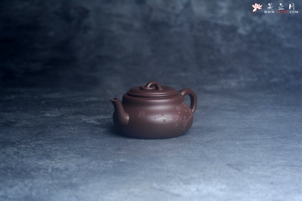 紫砂壶图片：美壶特惠 特好老紫泥墨梅壶 茶人醉爱 - 美壶网