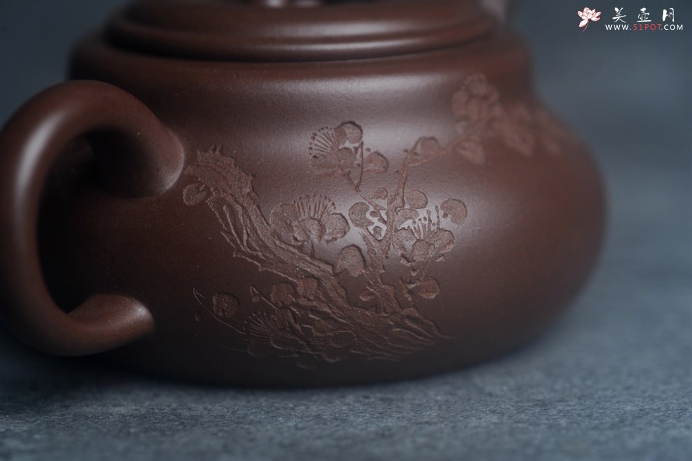 紫砂壶图片：美壶特惠 特好老紫泥墨梅壶 茶人醉爱 - 美壶网
