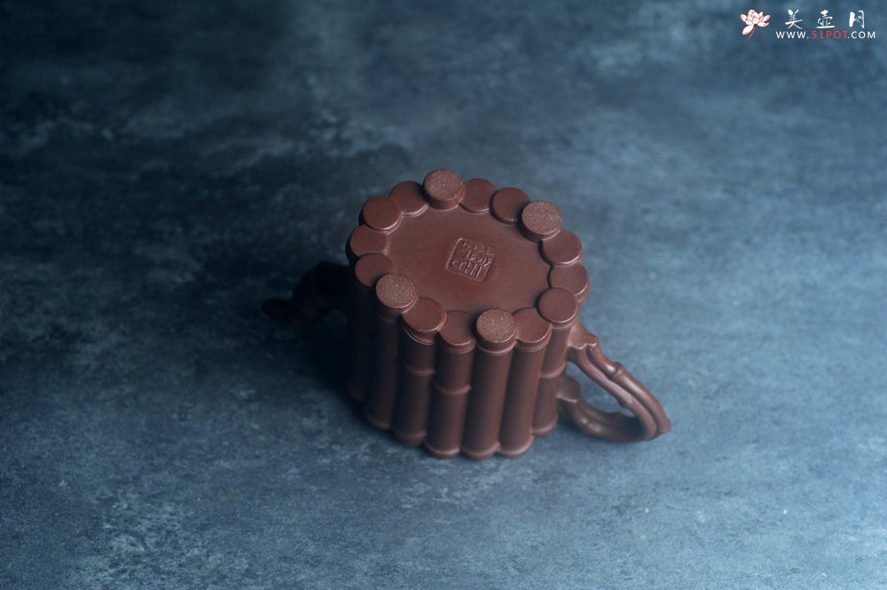 紫砂壶图片：实力派工艺师周斌精工底槽清十六竹壶 - 美壶网