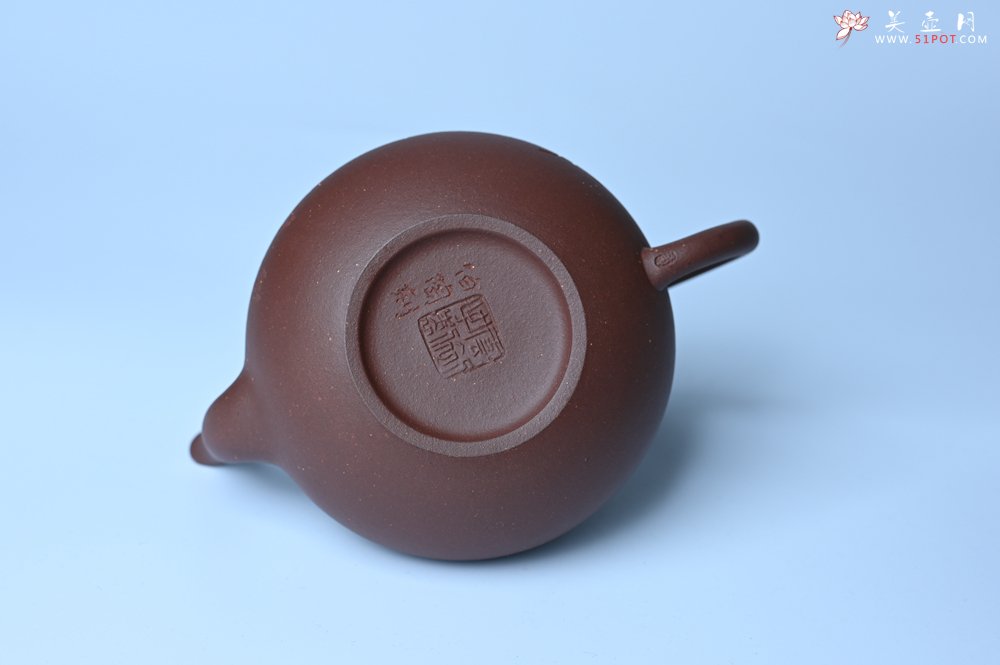 紫砂壶图片：毛国强入室弟子黄云初 特好老紫泥梨形壶 名家何水法书法＂壶在自香＂ 刘世涛伯陶刻 - 美壶网