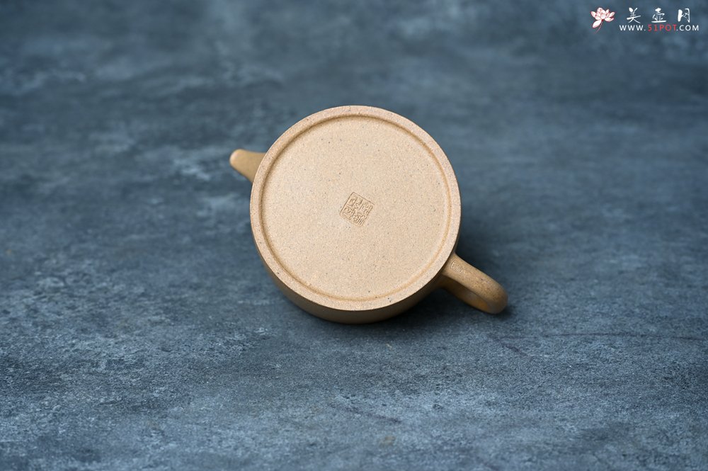 紫砂壶图片：美壶特惠 优质黄金段泥镜瓦壶 茶人醉爱 - 美壶网