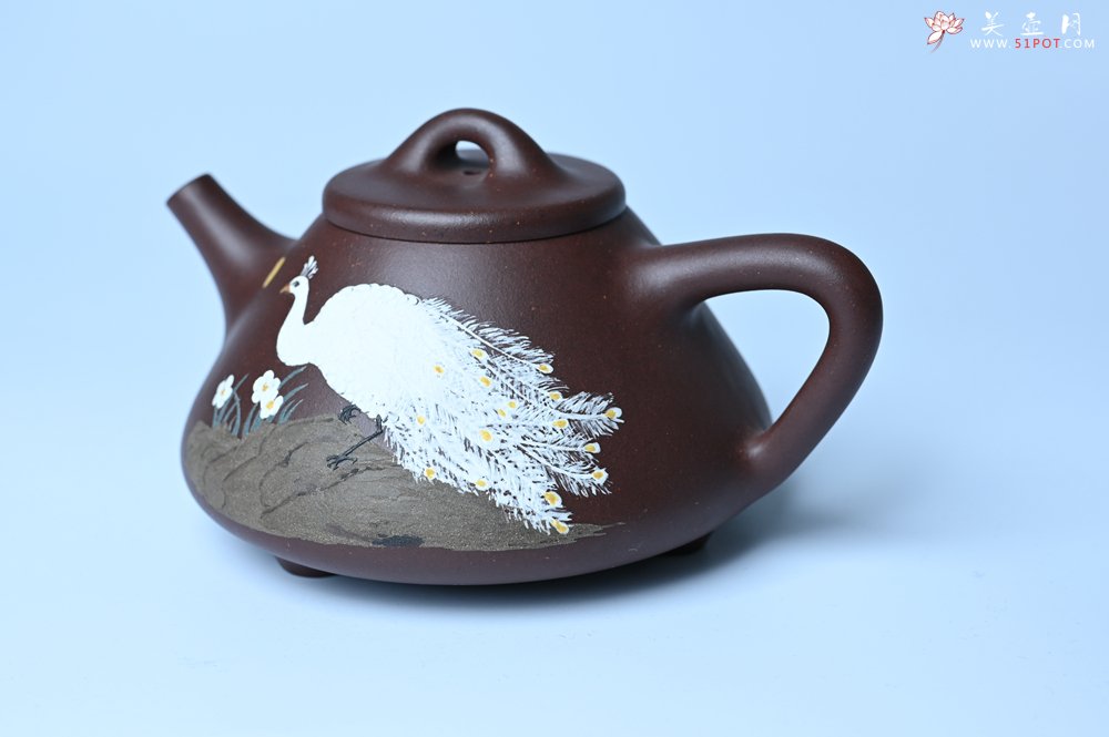 紫砂壶图片：实力派工艺师周斌全手工紫玉金砂子冶石瓢 刻绘孔雀 特文气 - 美壶网