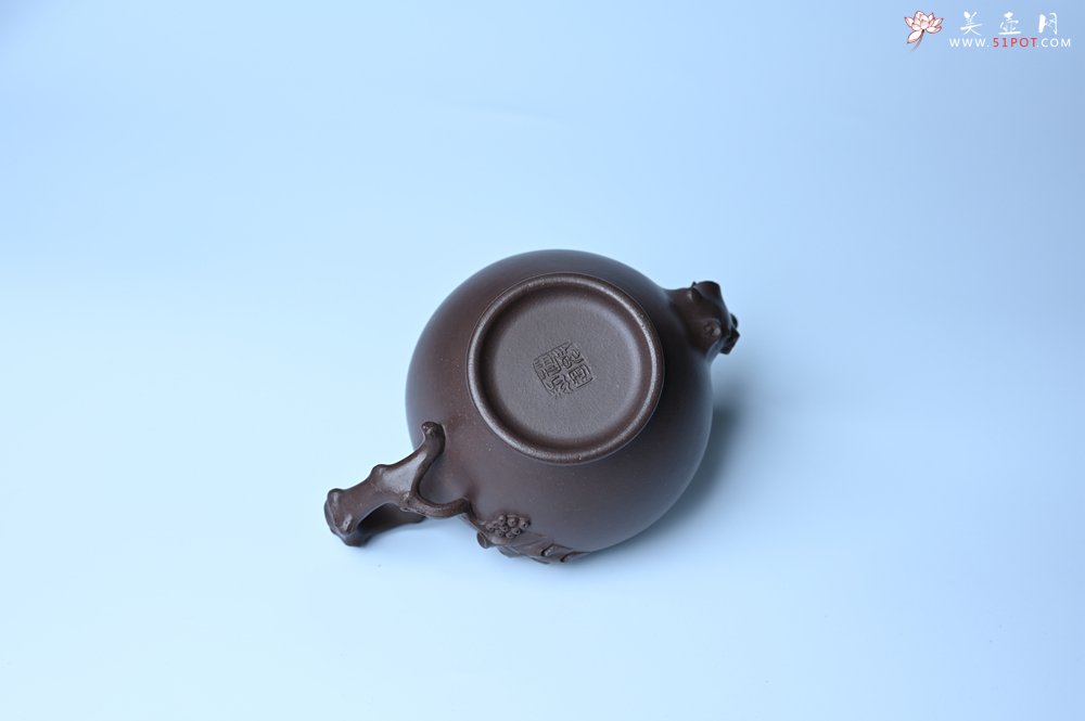 紫砂壶图片：潜力股赵老师 老紫泥全手工松鼠葡萄壶 茶人醉爱 - 美壶网