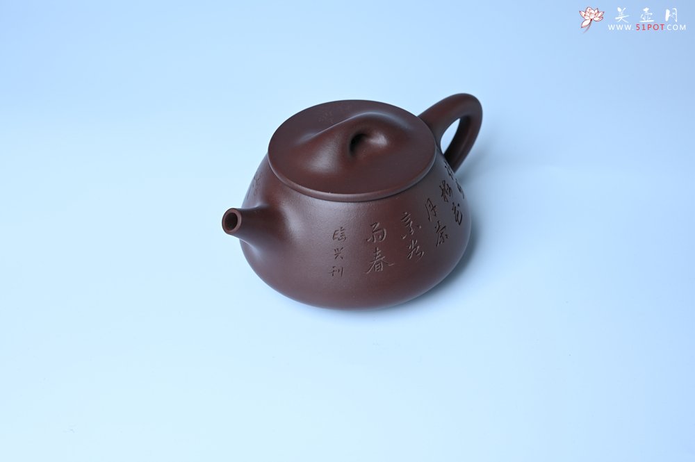 紫砂壶图片：实力派工艺师周斌 优质底槽青全手工精工满瓢壶 陶兴双刀装饰 诗写梅花月,茶烹谷雨春 - 美壶网