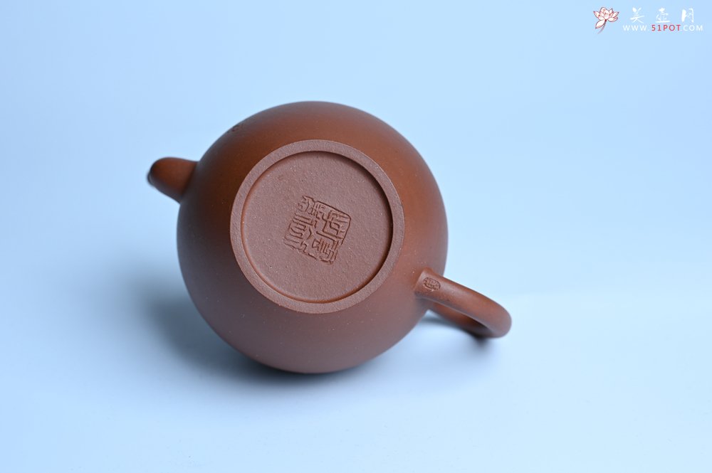 紫砂壶图片：毛国强入室弟子黄云初 特好清水泥高宫灯壶 名家何水法书法“三昧”，刘世涛伯陶刻 - 美壶网