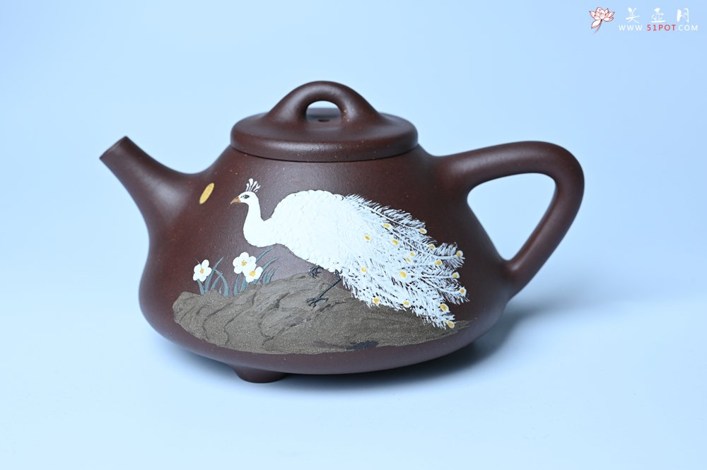 紫砂壶图片：实力派工艺师周斌全手工紫玉金砂子冶石瓢 刻绘孔雀 特文气 - 美壶网