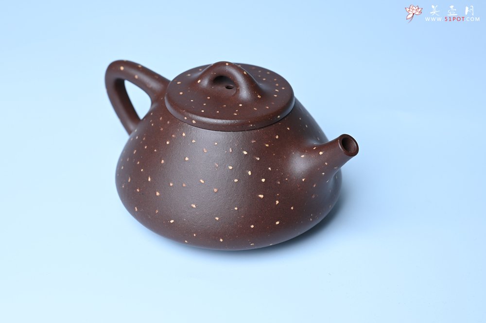 紫砂壶图片：潜力股周小培 特好老紫泥铺砂全手工子冶石瓢 - 美壶网