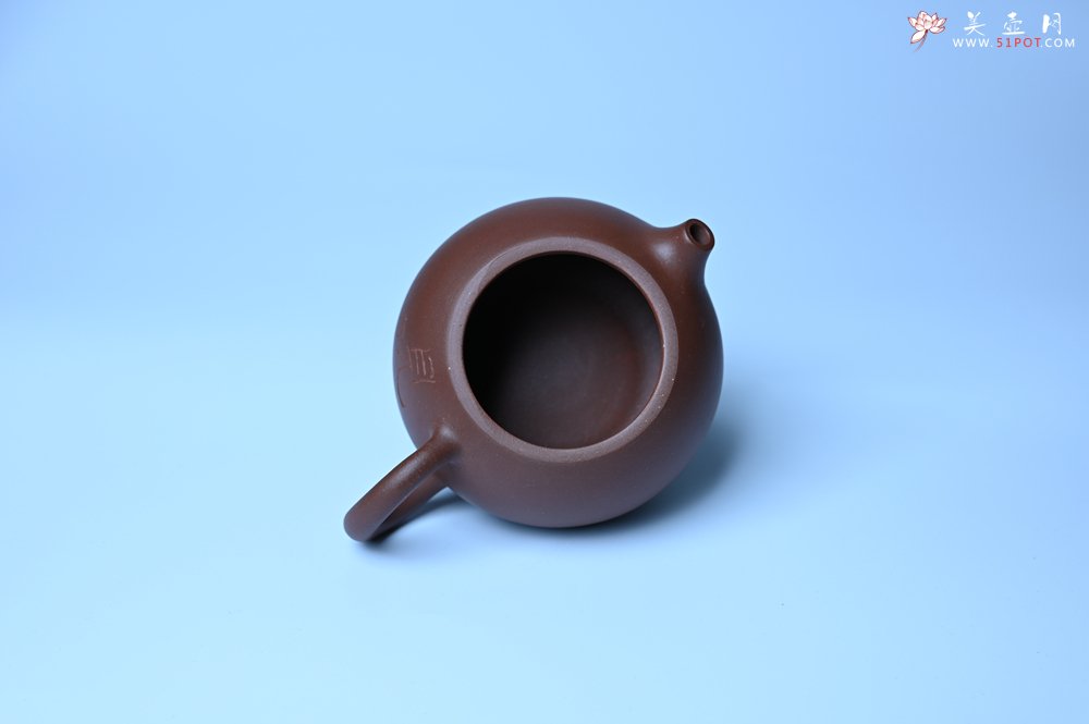 紫砂壶图片：毛国强入室弟子黄云初 特好老紫泥见心西施壶 名家何水法书法 刘世涛伯陶刻 - 美壶网