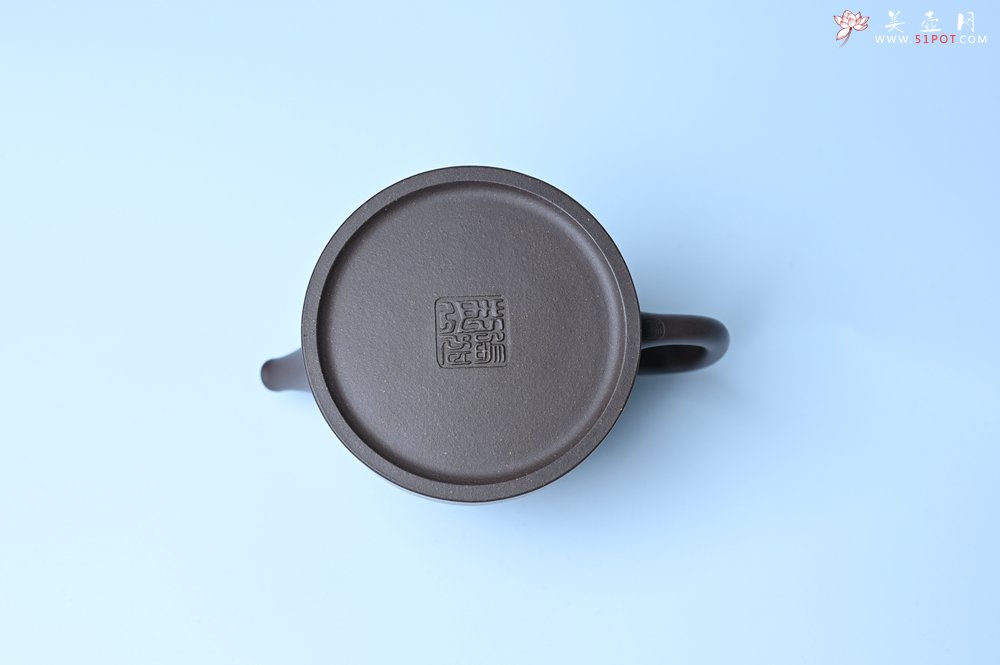 紫砂壶图片：美壶特惠 老紫泥精致山水汉铎壶 茶人醉爱 - 美壶网