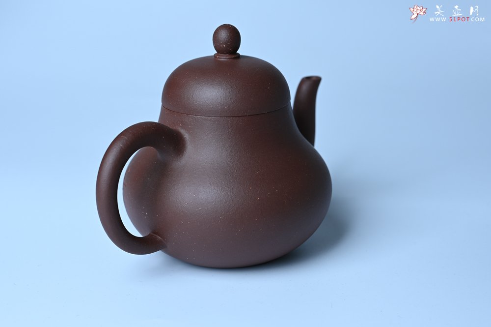 紫砂壶图片：毛国强入室弟子黄云初 特好老紫泥梨形壶 名家何水法书法＂壶在自香＂ 刘世涛伯陶刻 - 美壶网