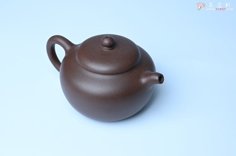 紫砂壶图片：毛国强入室弟子黄云初 特好老紫泥心无挂碍莲子壶 名家何水法书法 刘世涛伯陶刻 - 美壶网