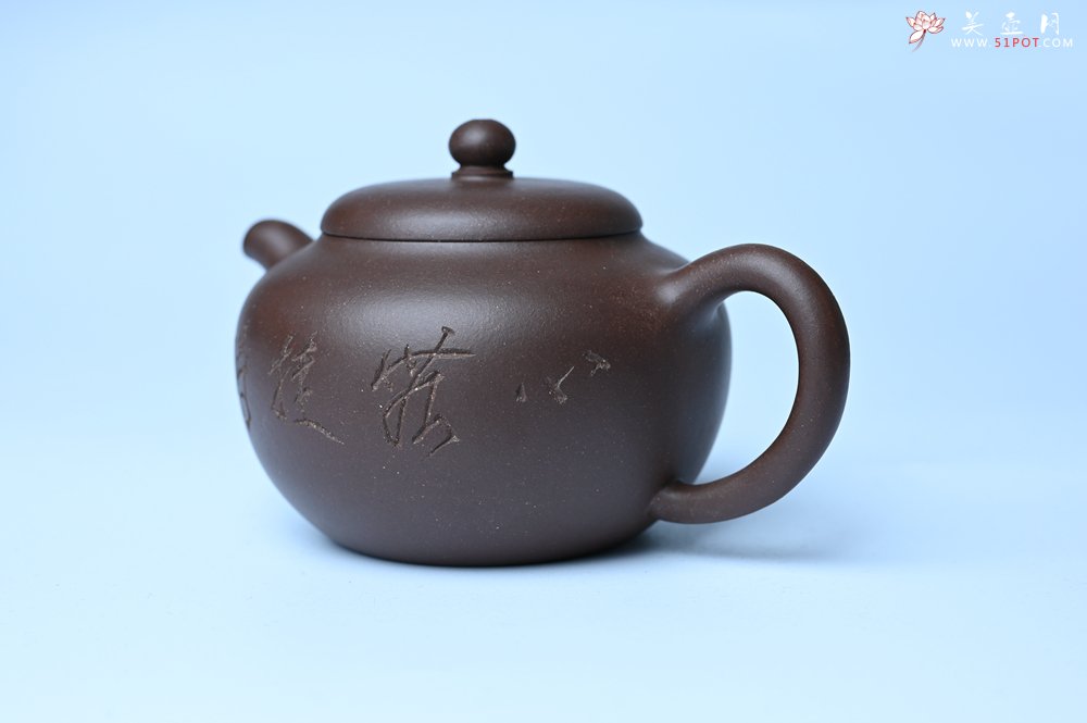 紫砂壶图片：毛国强入室弟子黄云初 特好老紫泥心无挂碍莲子壶 名家何水法书法 刘世涛伯陶刻 - 美壶网