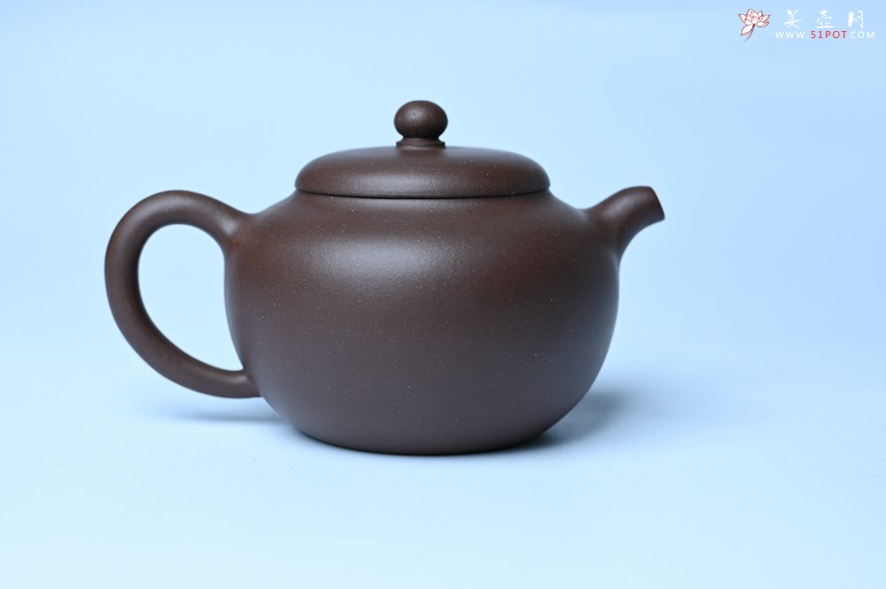 紫砂壶图片：毛国强入室弟子黄云初 特好老紫泥心无挂碍莲子壶 名家何水法书法 刘世涛伯陶刻 - 美壶网