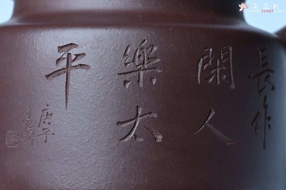 紫砂壶图片：油润底曹青 全手工德中茶壶 装饰人物特文气 - 美壶网