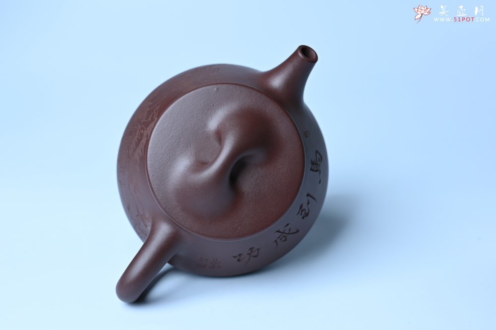 紫砂壶图片：实力派周斌 优质底槽青全手工精工满瓢壶  范小君徒杨志超装饰七骏图 - 美壶网