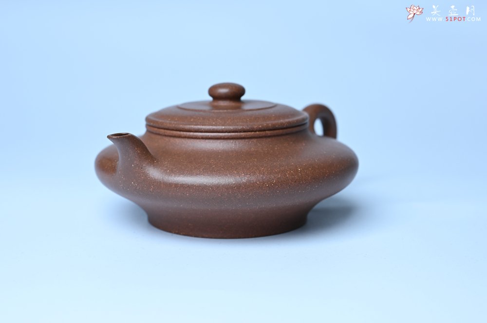 紫砂壶图片：潜力股周小培 特好文革老紫泥 全手工虚扁壶 难度大 好壶期待与您结缘 - 美壶网