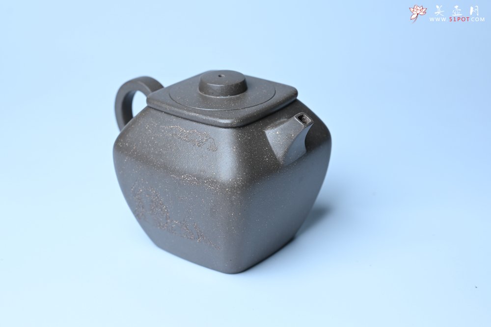 紫砂壶图片：美壶特惠 精致青灰段泥混方巨轮壶 茶壶 无事竹间坐 有情化外游 - 美壶网