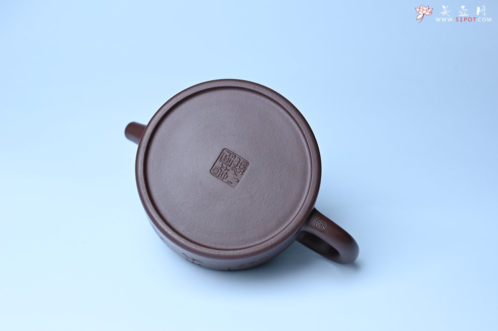 紫砂壶图片：油润底曹青 全手工德中茶壶 装饰人物特文气 - 美壶网