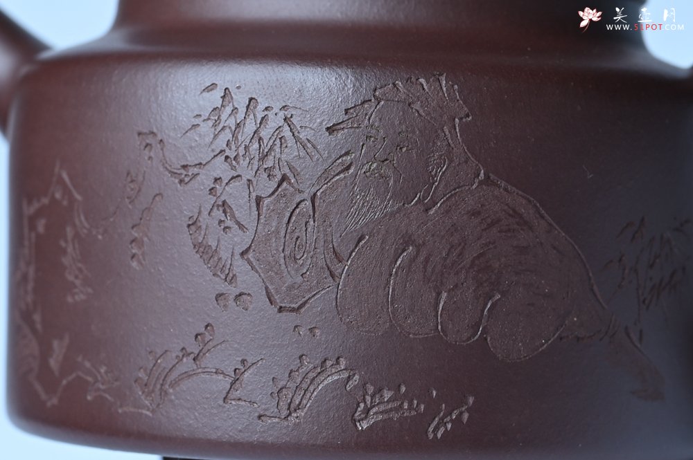 紫砂壶图片：油润底曹青 全手工德中茶壶 装饰人物特文气 - 美壶网