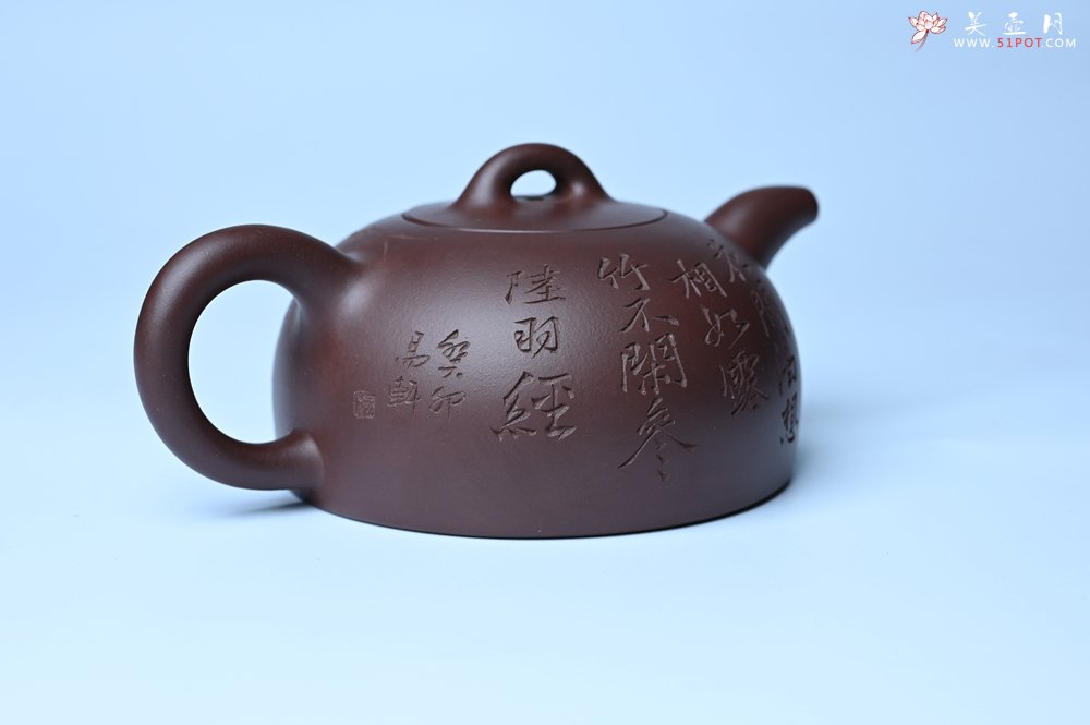 紫砂壶图片：潜力股周小培老师 油润底槽清 卡盖难度相当大 全手工半月紫砂壶 花间渴想相如露,竹不闲参陆羽经 - 美壶网