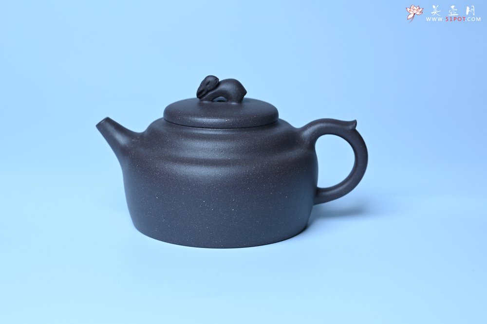 紫砂壶图片：美壶特惠 精品青灰泥玉兔紫砂壶 茶人醉爱 - 美壶网