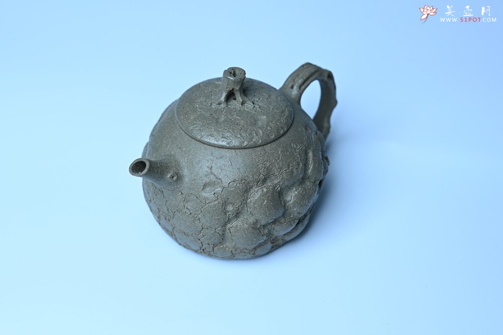 紫砂壶图片：美壶特惠 特好老青段泥云松供春壶 茶人醉爱 - 美壶网