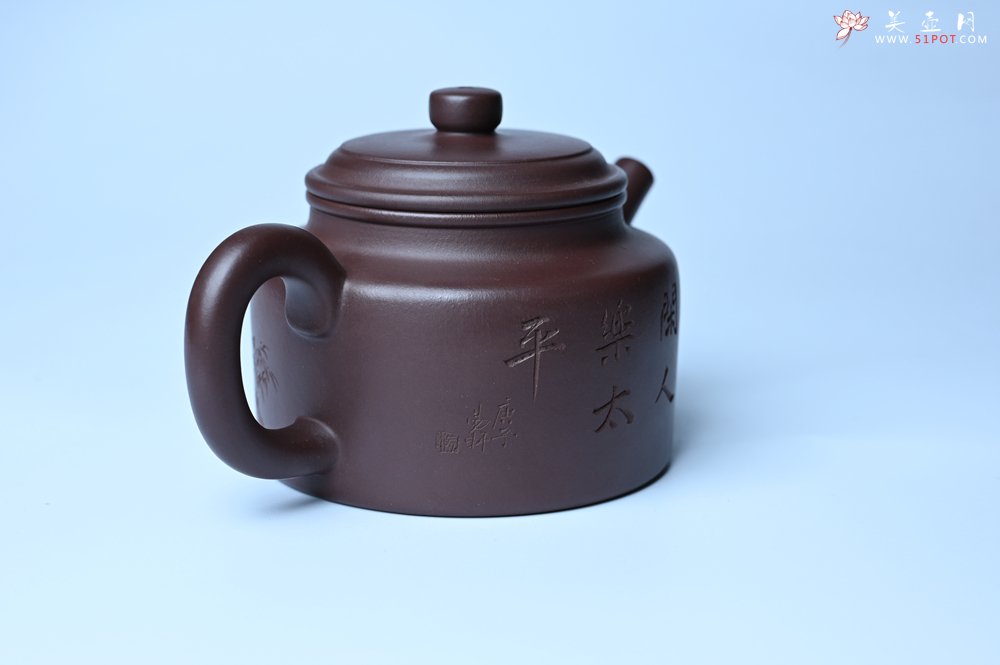 紫砂壶图片：油润底曹青 全手工德中茶壶 装饰人物特文气 - 美壶网