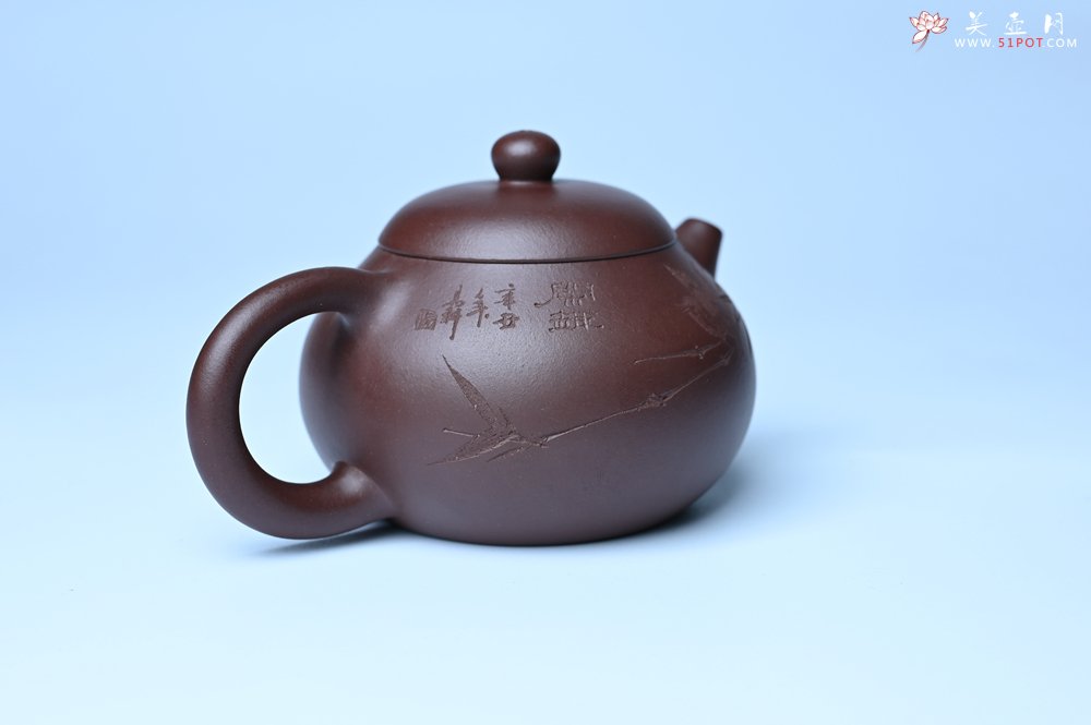 紫砂壶图片：油润底曹青 全手工文旦茶壶 细写茶经煮香雪 闲趣图 特文气 期待与亲结缘 - 美壶网