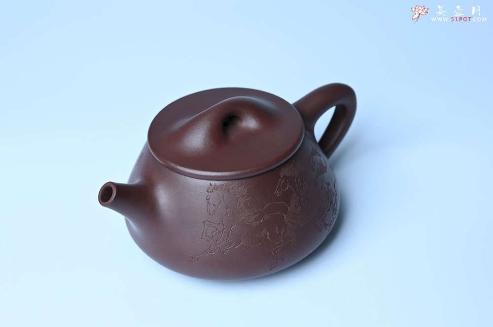 紫砂壶图片：实力派周斌 优质底槽青全手工精工满瓢壶  范小君徒杨志超装饰七骏图 - 美壶网