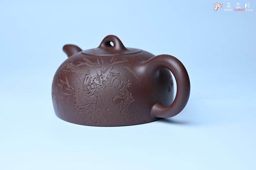 紫砂壶图片：潜力股周小培老师 油润底槽清 卡盖难度相当大 全手工半月紫砂壶 花间渴想相如露,竹不闲参陆羽经 - 美壶网