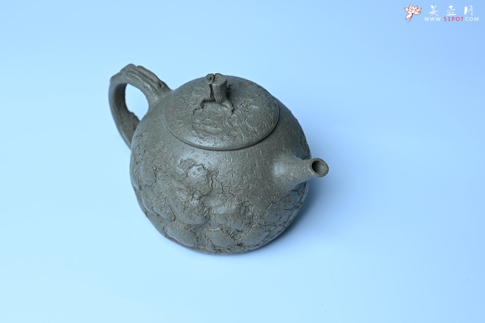 紫砂壶图片：美壶特惠 特好老青段泥云松供春壶 茶人醉爱 - 美壶网