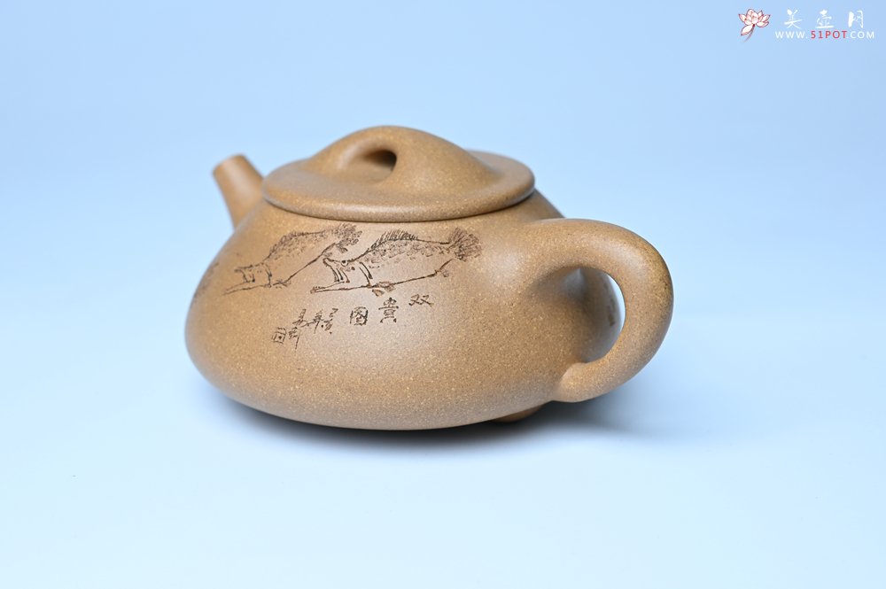 紫砂壶图片：潜力股周小培全手工老黄段泥（家藏老料 油润无比 识者自知）景舟石瓢 装饰鳜鱼图 双贵图 寓意富贵如意 - 美壶网