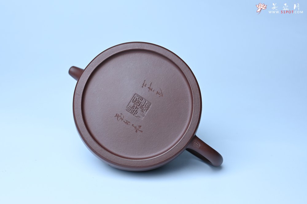 紫砂壶图片：潜力股周小培老师 油润底槽清 卡盖难度相当大 全手工半月紫砂壶 花间渴想相如露,竹不闲参陆羽经 - 美壶网