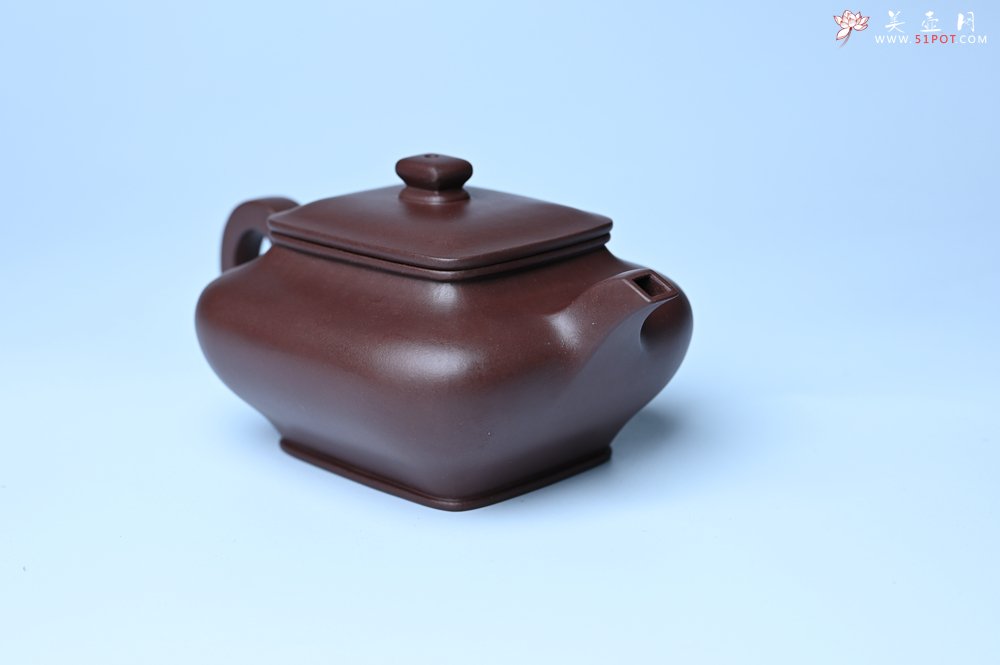 紫砂壶图片：油润老紫泥全手工精工小四方虚扁壶 - 美壶网